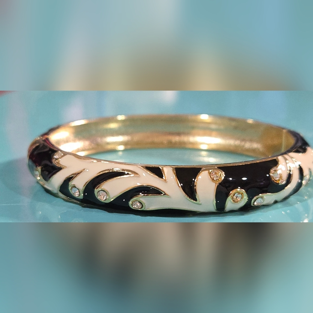 Nordstrom Sequin NYC Enamel Bangle Bracelet Black & White Swirl Crystals NWOT